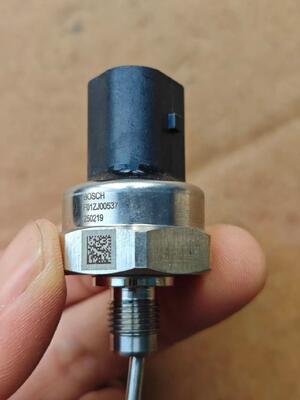 F01ZJ00537 Fuel Pressure Sensor with High-Precision Pressure Detection and Anti-Vibration Metal Housing